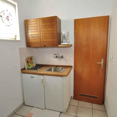 Apartment Omis 3 *